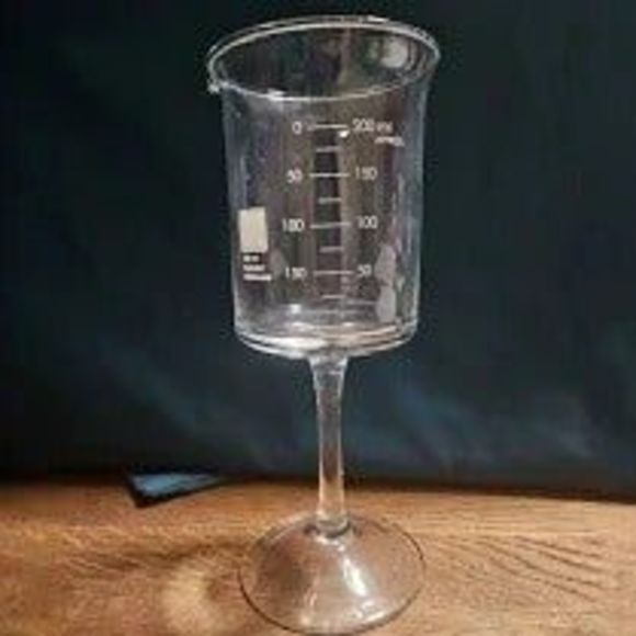 New Beaker Wine Glass from Periodic Tableware perfect for science lover - Picture 5 of 7